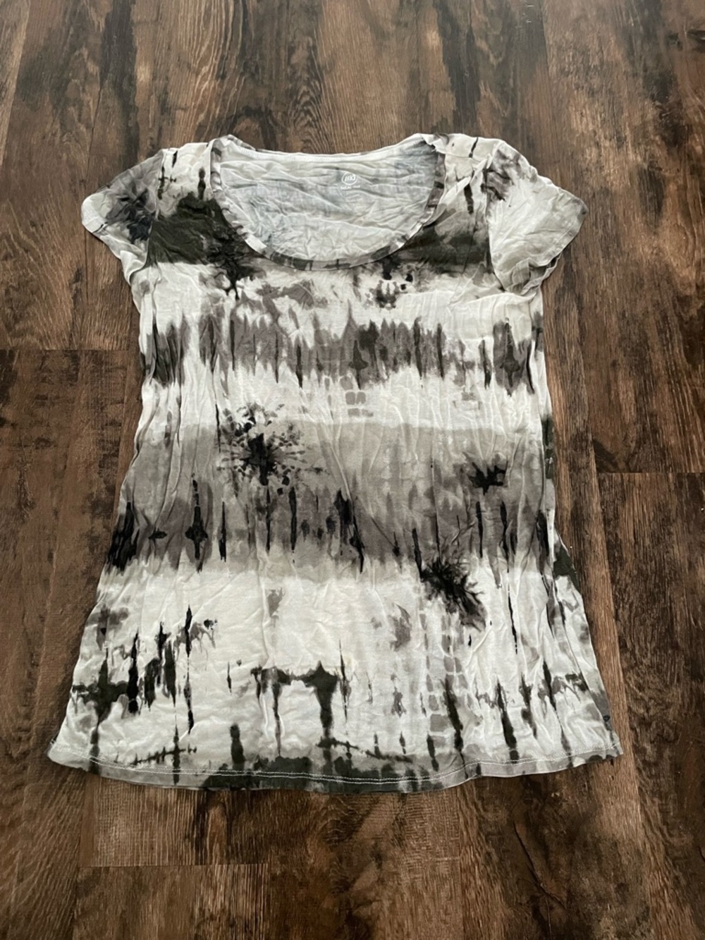 Women’s Scoop Neck Tie-Dye Tee - Black & White